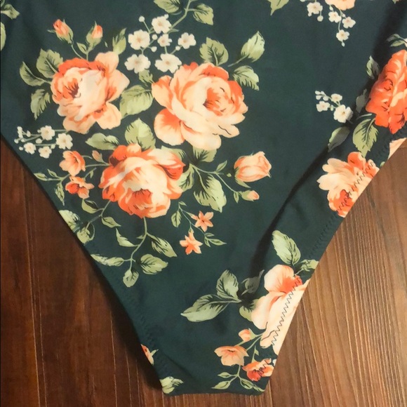 Cupshe one piece swimsuit ☀️💕 - Picture 7 of 8